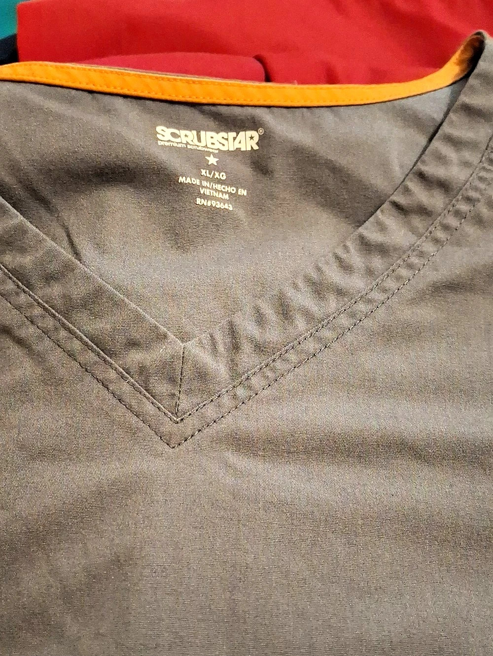 Cherokee Workwear Revolution Workwear Scrub Top Gray & Red Size Large Like New